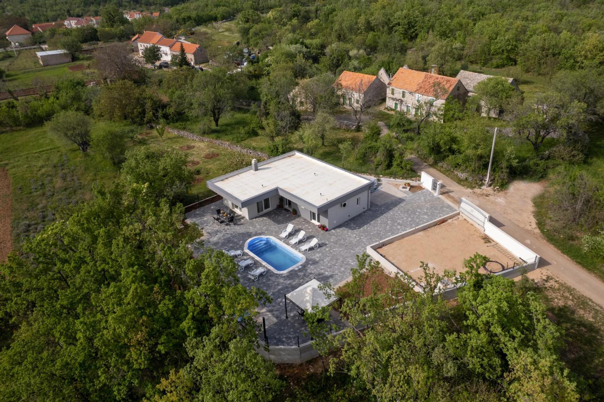 Lovreć New Villa Nadalina מראה חיצוני תמונה